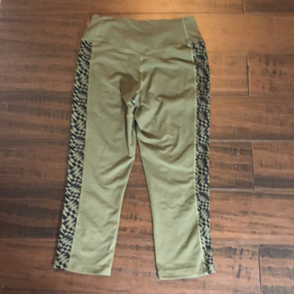 Nike Capri Dri Fit Army Green Pants - Picture 5 of 7